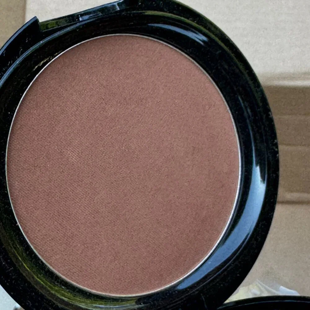 OSP Cosmetics Photochromatic Pressed Powder in Cocoa Bean